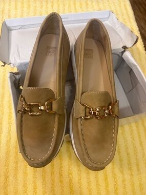 Women’s Tan Chain-Accent Loafers